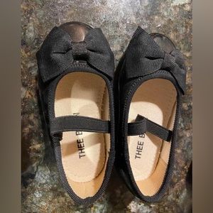 Toddler dress shoes.